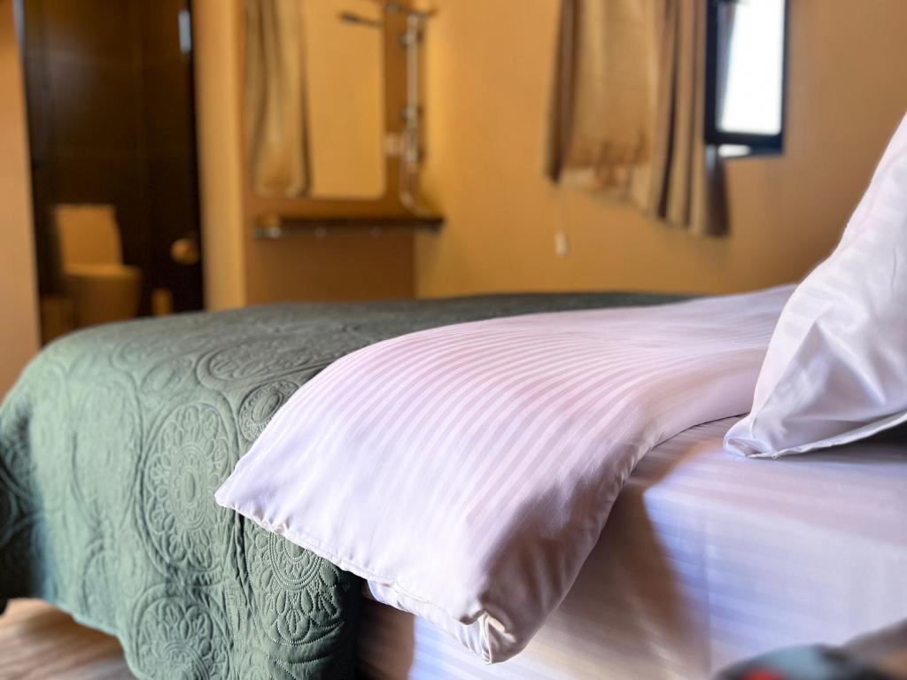 Una cama o camas en una habitación de Sacred Stay