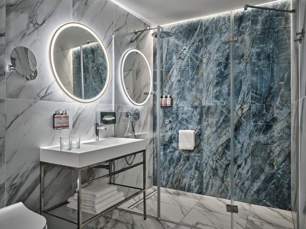 
Classic Room Twin Bed
