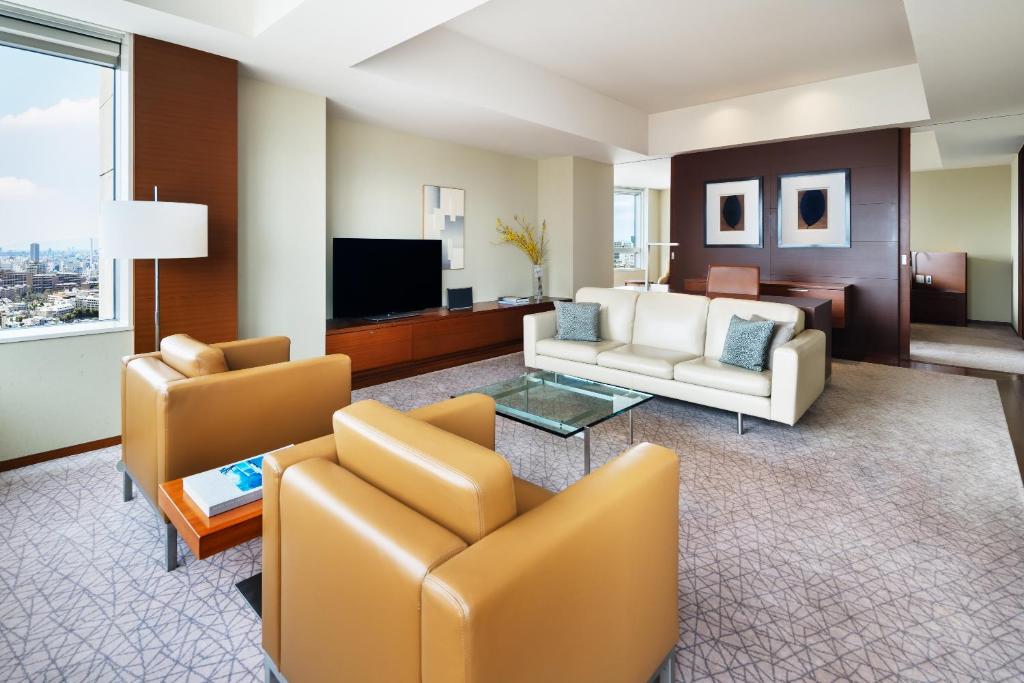 Diplomat Suite with One King Bed