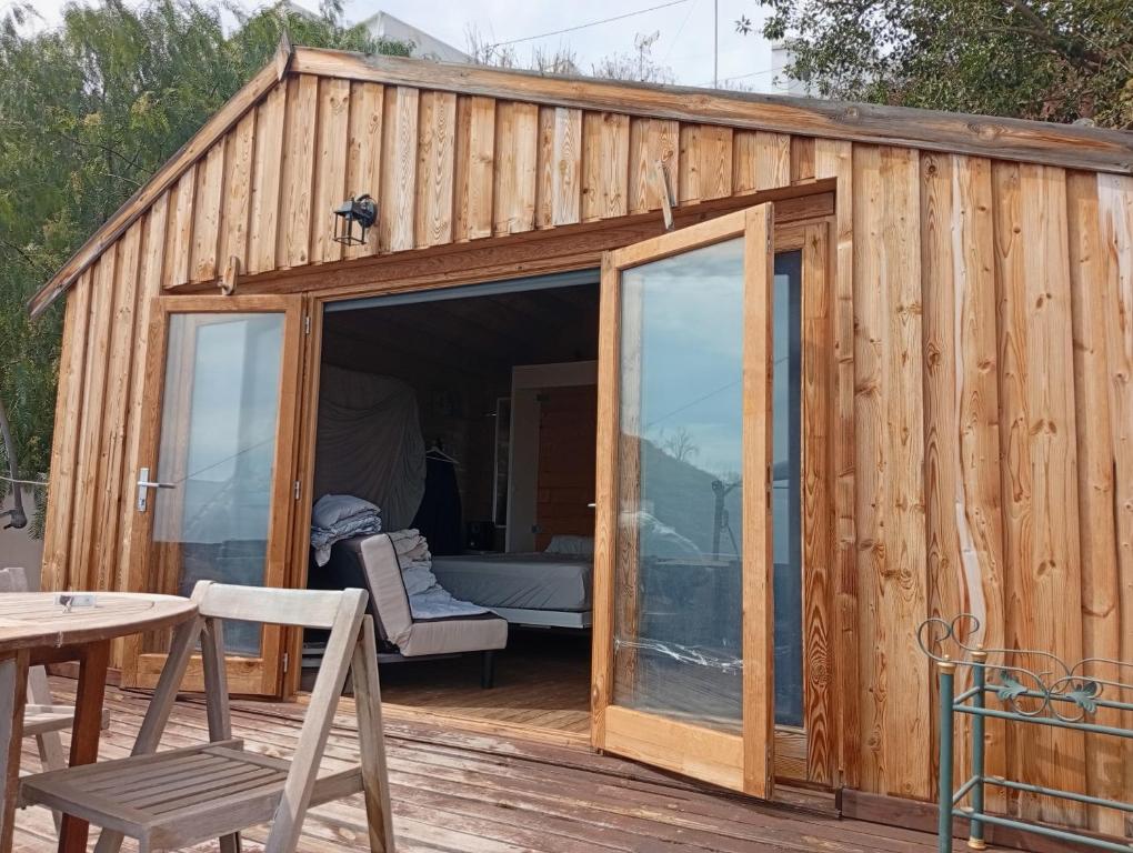 Το κτήριο όπου στεγάζεται  η παραθεριστική κατοικία