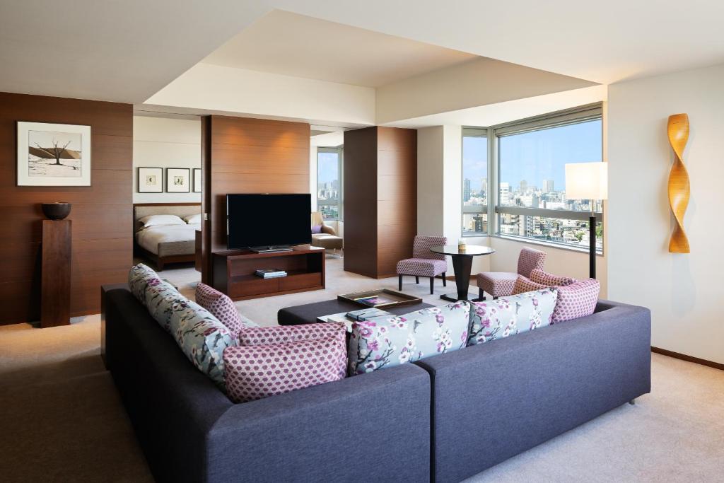 Grand Executive Suite with One King Bed