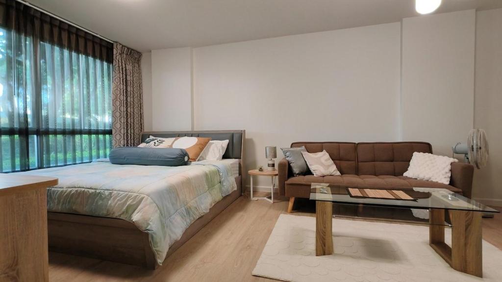 Ένα ή περισσότερα κρεβάτια σε δωμάτιο στο Baan Peang Ploen - condo