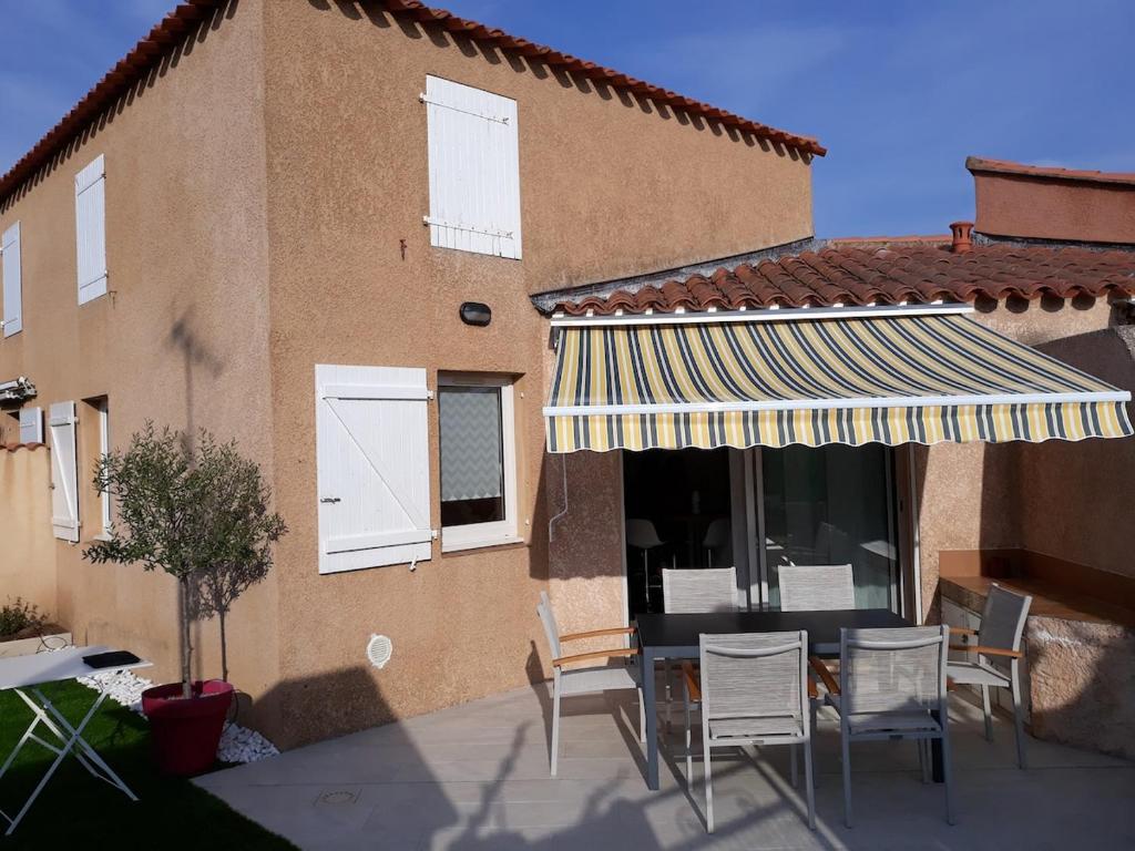 Το κτήριο όπου στεγάζεται  η παραθεριστική κατοικία