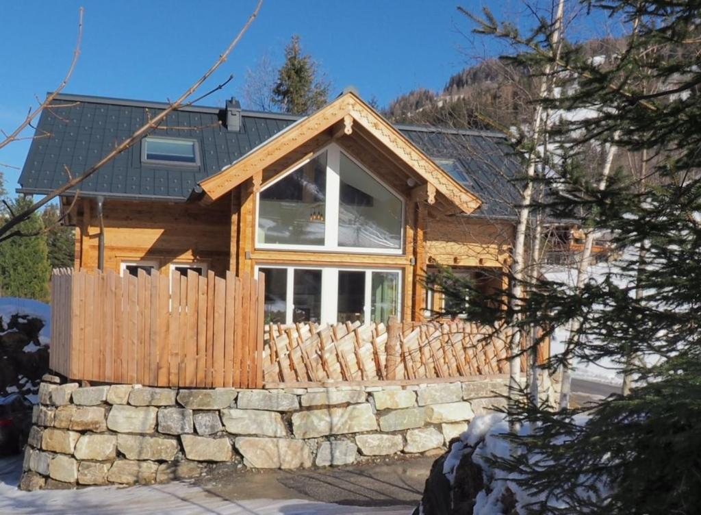 a log cabin with a fence in front of it at Chalet Alteck in Rauris