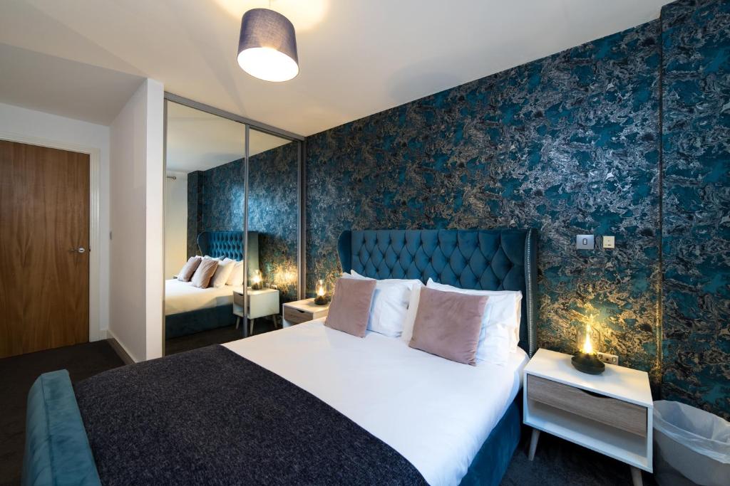 a bedroom with a large bed and a mirror at 1 Bed Apartment in Birmingham in Birmingham