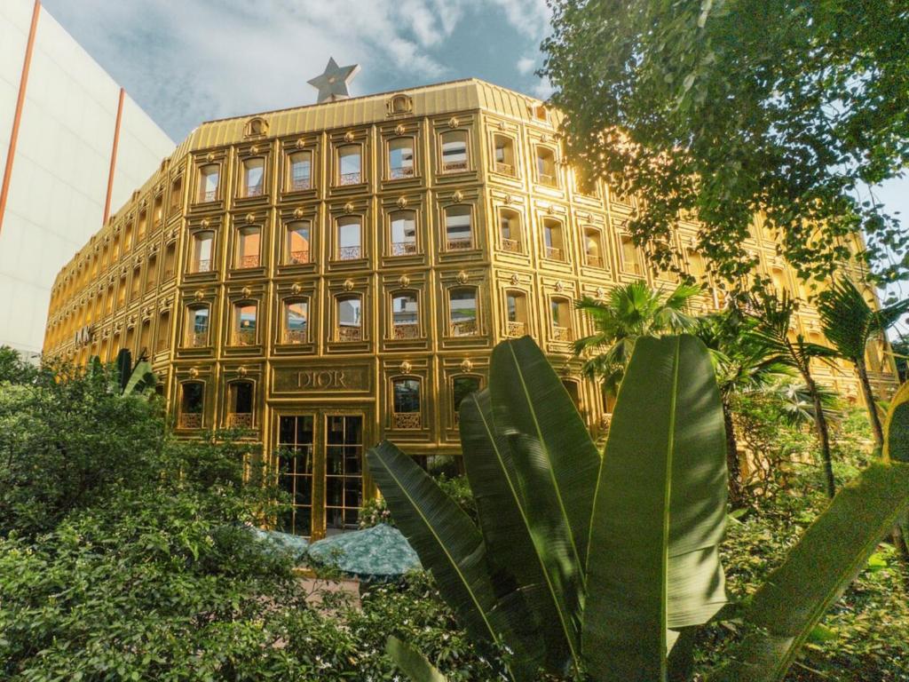 Dior Gold House near Renaissance Bangkok Ratchaprasong Hotel