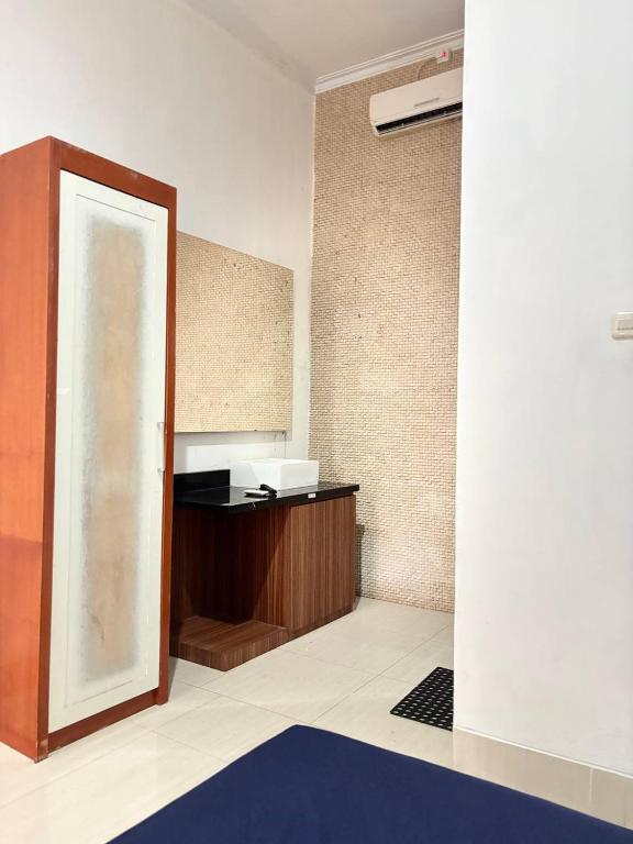 a room with a desk with a phone on it at Pondok Agung Rubicon in Yogyakarta