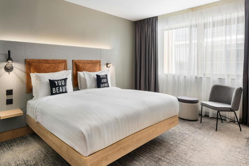 Moxy Belfast City - Resim 16