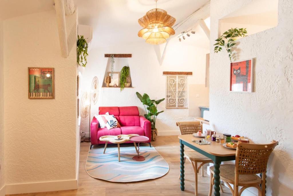 #36 Staywizus - Bright Eagle Nest Old town 5 mins from sea AC Wifi