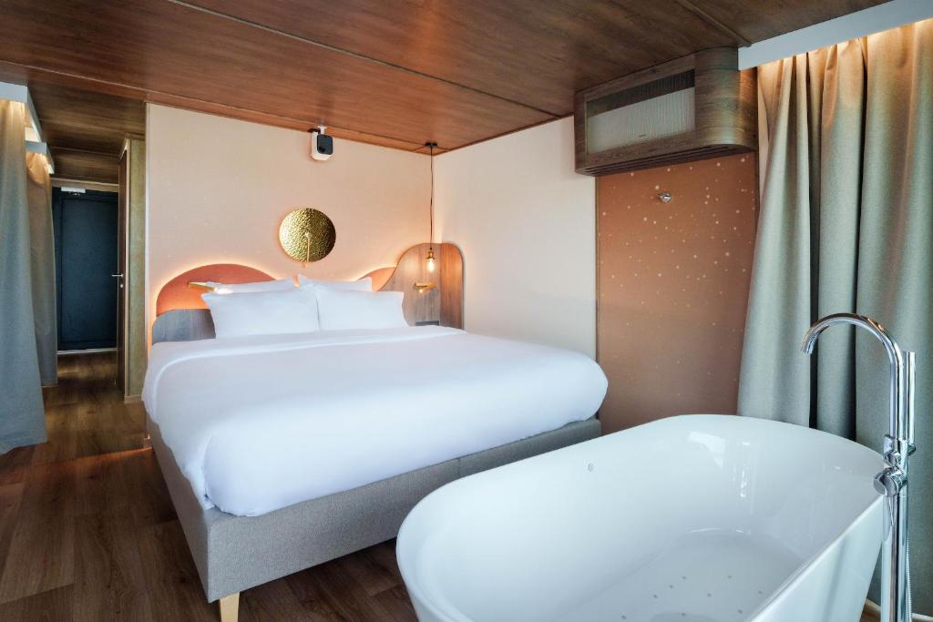 L'Escale Royale Saint-Fargeau-Ponthierry - Seine - Melun - Superior Floating Suite King-Size Bed – Spa Bath