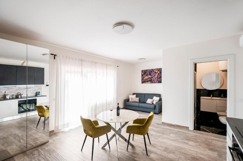 a kitchen and living room with a table and chairs at Mono Imperiale - 30 min Firenze in Prato