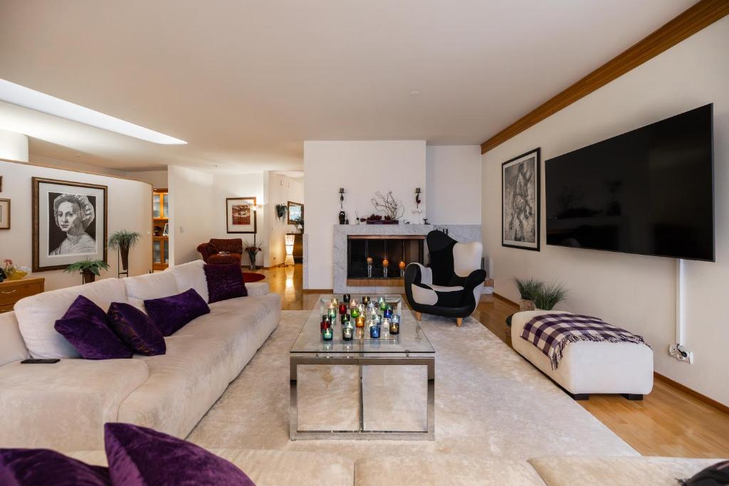 Μια τηλεόραση ή/και κέντρο ψυχαγωγίας στο Maison Aho by Alvar Aalto Rovaniemi-Lapland