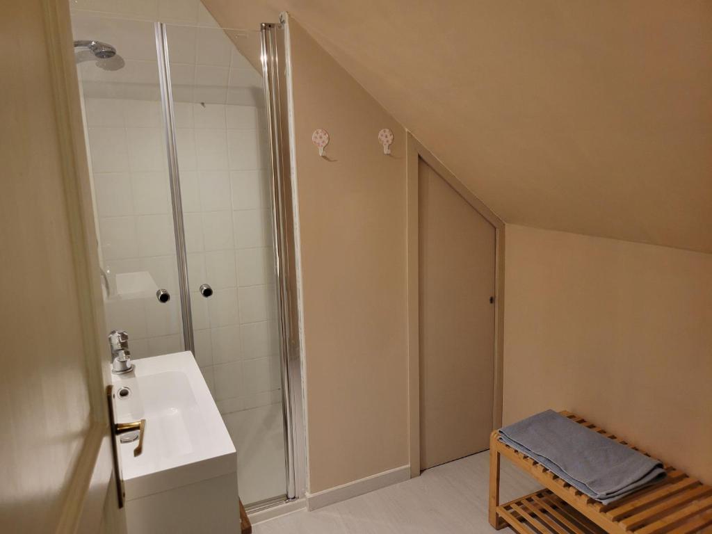 Ένα μπάνιο στο Gîte La maison de Galut