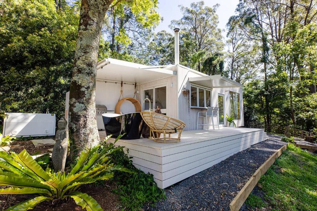 A garden outside Rainforest Retreat YIN Tiny Home with Ocean Views