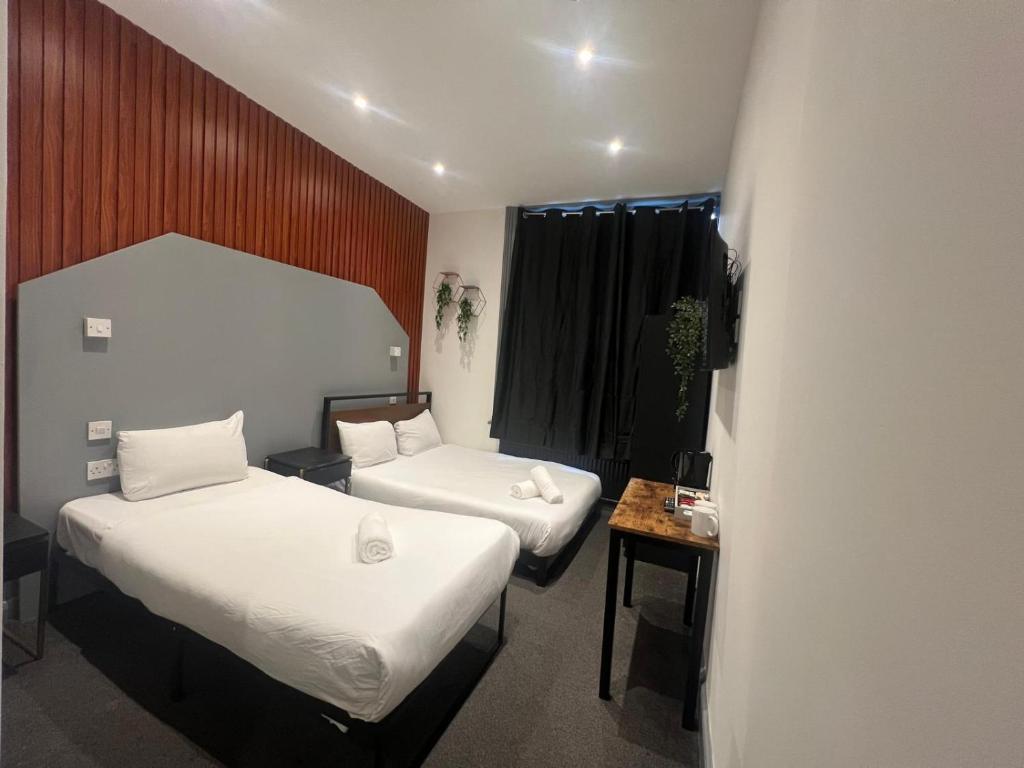 Postel nebo postele na pokoji v ubytování Amsterdam Hotel