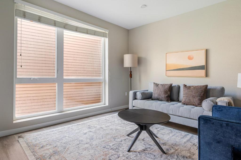 Posezení v ubytování Blueground Milpitas fitness center nr Great Mall SFO-2002