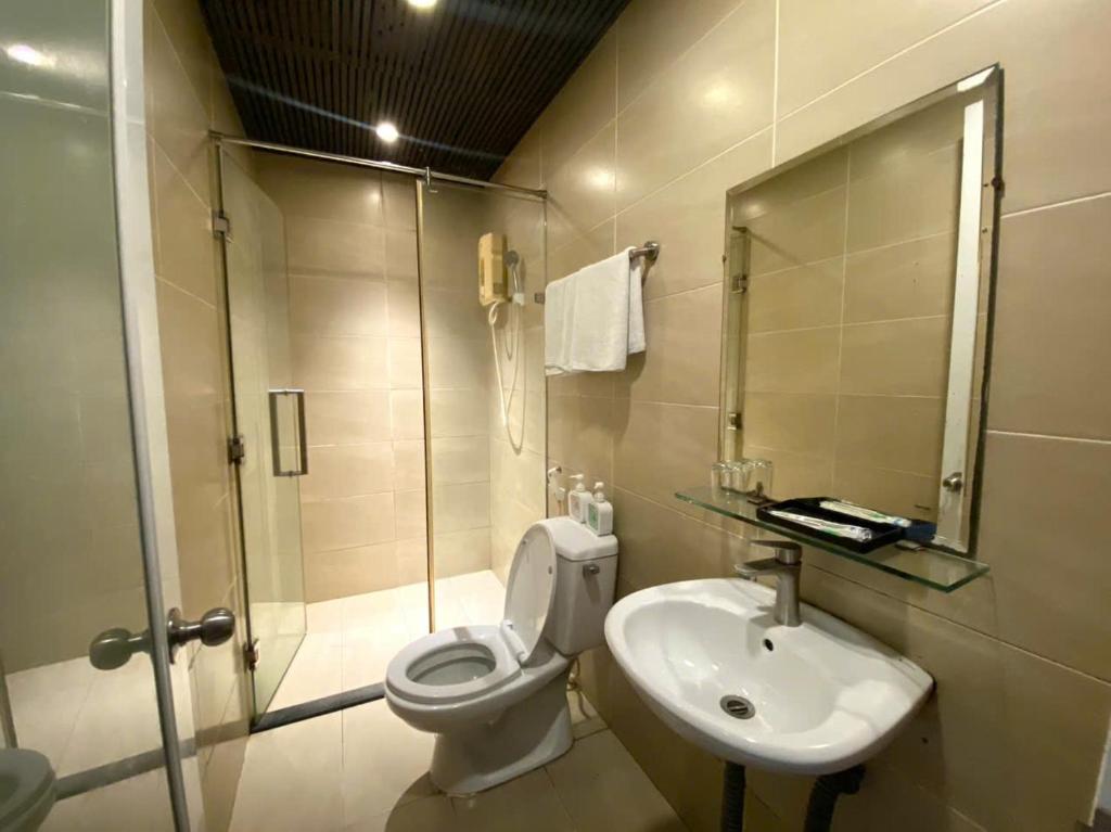 Ένα μπάνιο στο Hotel Gia Huyên Quận 10