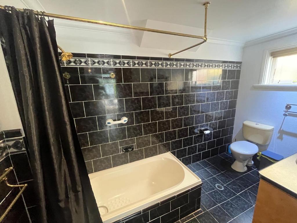 Imagen de la galería de Cairns North private apartment with pool, en Cairns North