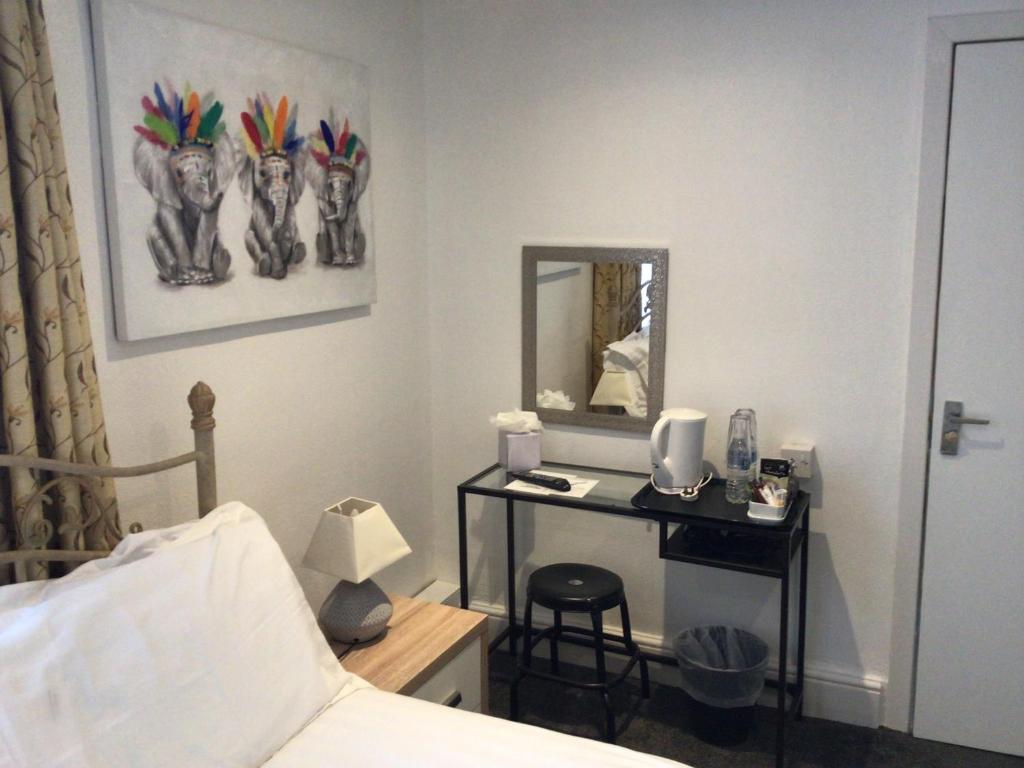 White Swallow Hotel - Resim 22