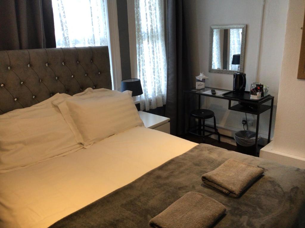 White Swallow Hotel - Resim 8