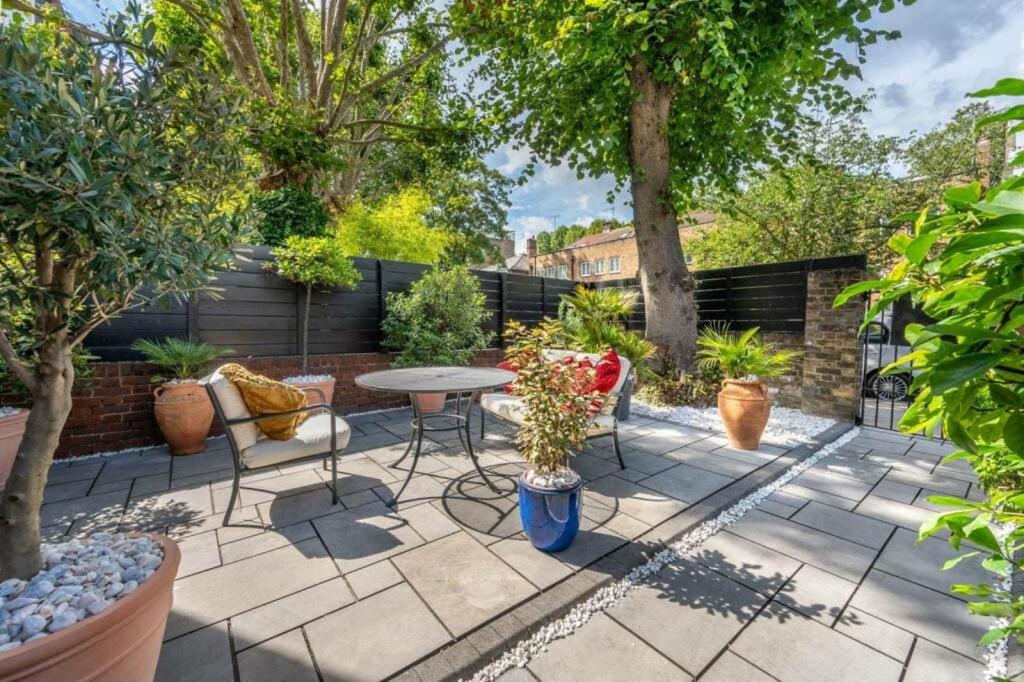 Κήπος έξω από το Spacious Notting Hill town house