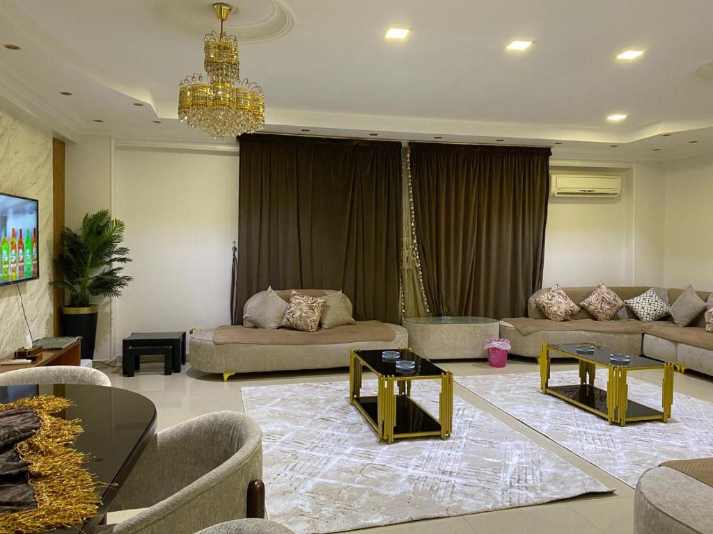 Χώρος καθιστικού στο كمبوند الربوة هايتس