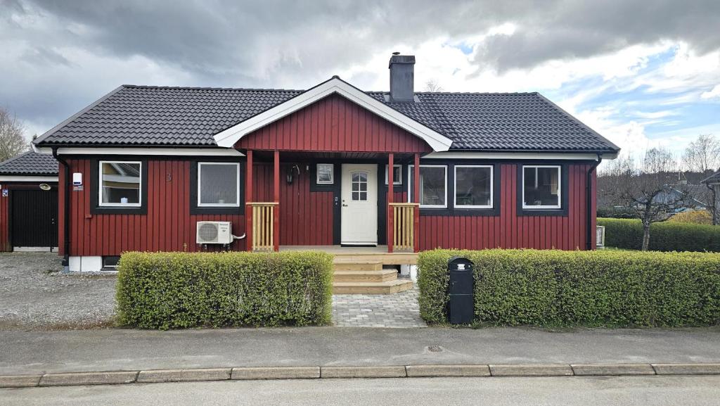 Το κτήριο όπου στεγάζεται  η παραθεριστική κατοικία