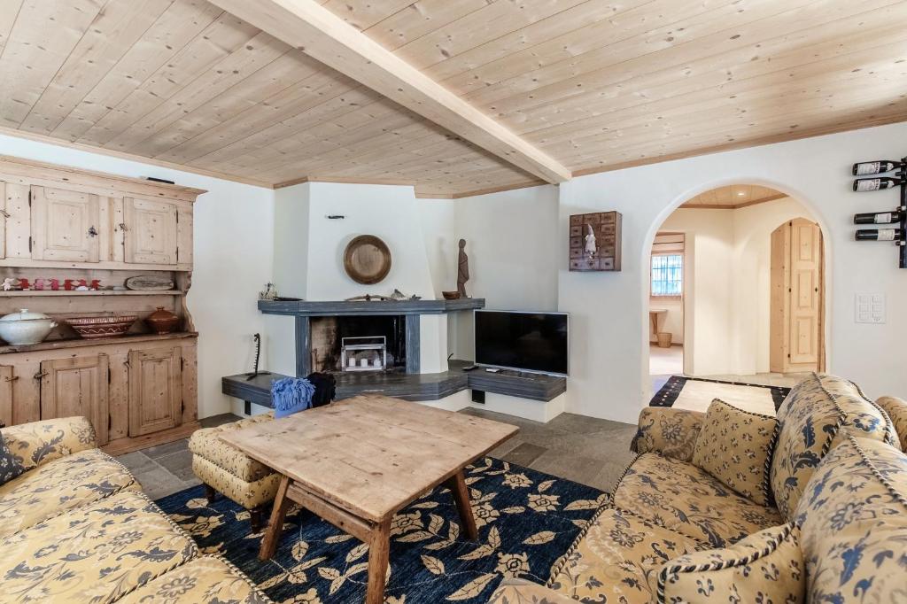 Laax Chalet by Quokka 360 - Charming Chalet with private patio