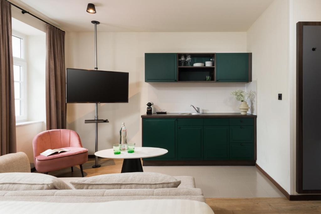 master Mirabell - 13