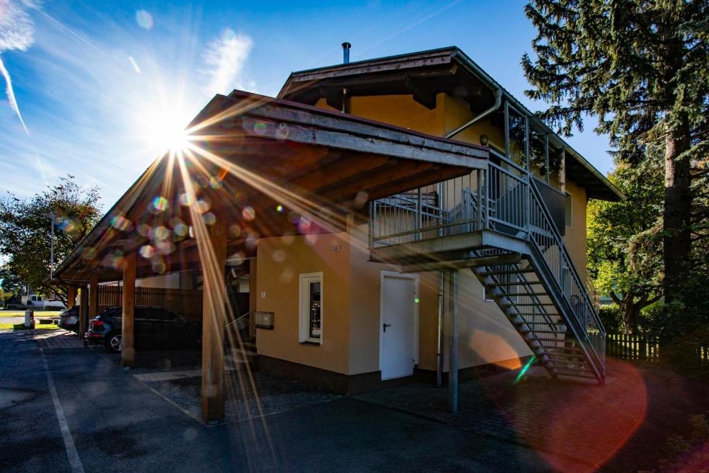 Το κτήριο όπου στεγάζεται  το διαμέρισμα