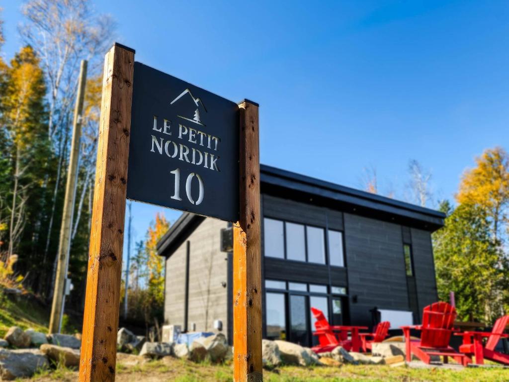 a sign that says le prefix novation in front of a building at Le Petit Nordik - Spa and Mountain in Saint Come
