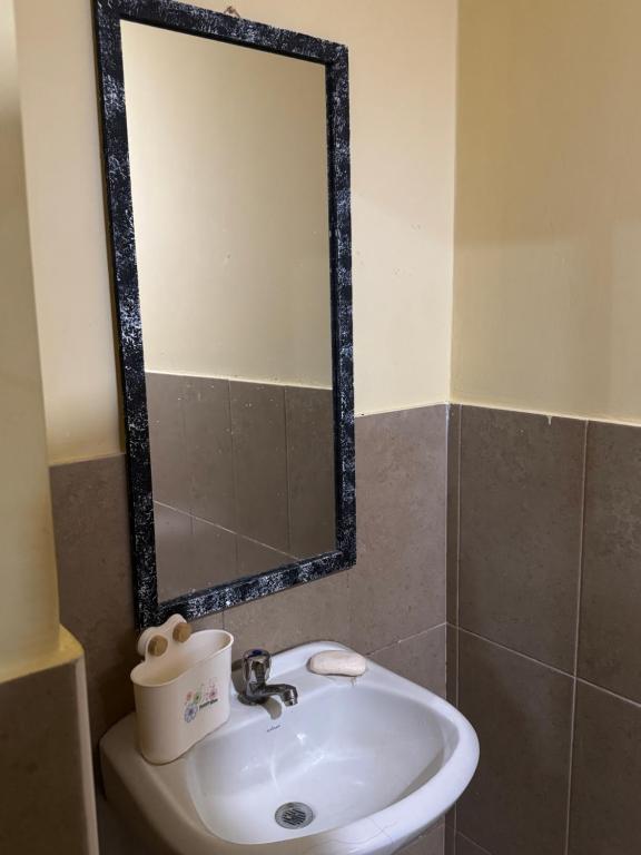 Ένα μπάνιο στο Apartamento vacacional con playa privada