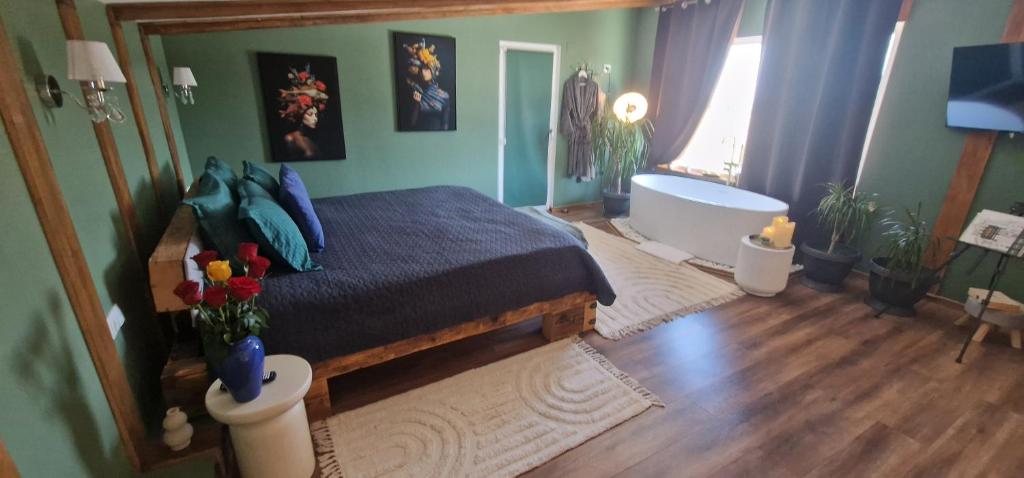 Postel nebo postele na pokoji v ubytování Odiseea Zen