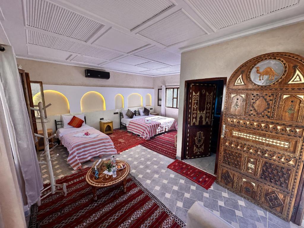 Oasis Tilogui-Luxury Hotel Restaurant and Desert Excursions In Zagora - Chambre Triple Confort Avec Douche