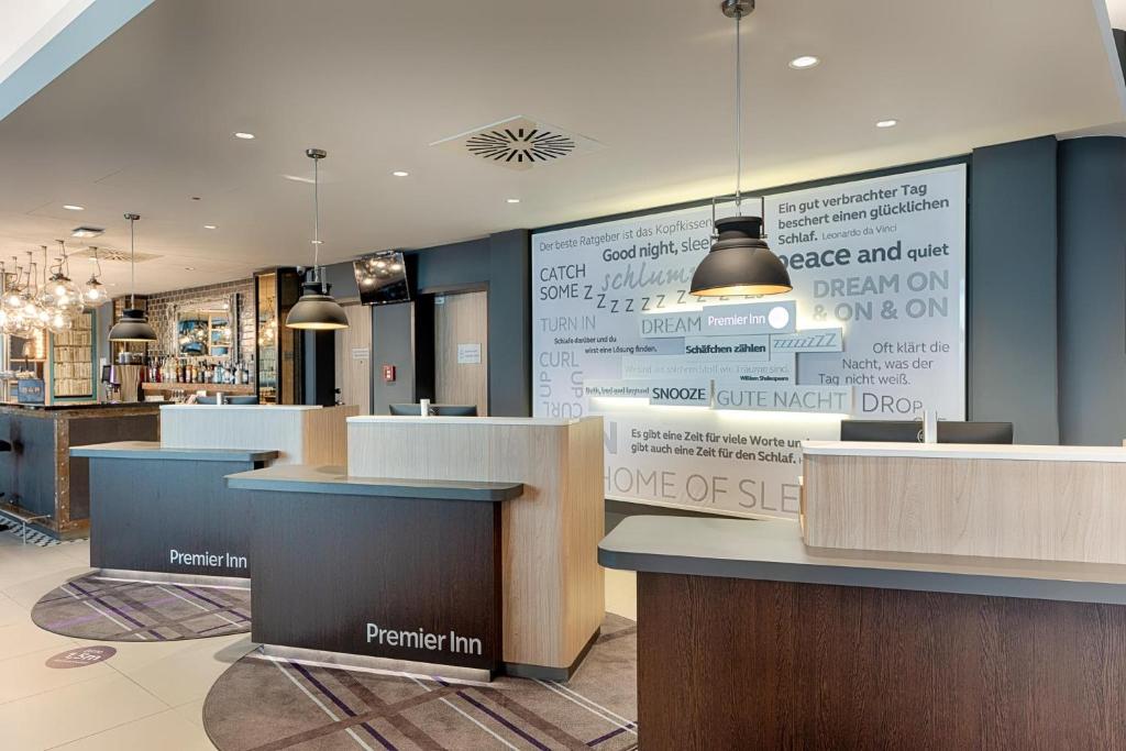 Premier Inn Frankfurt Westend - Resim 7