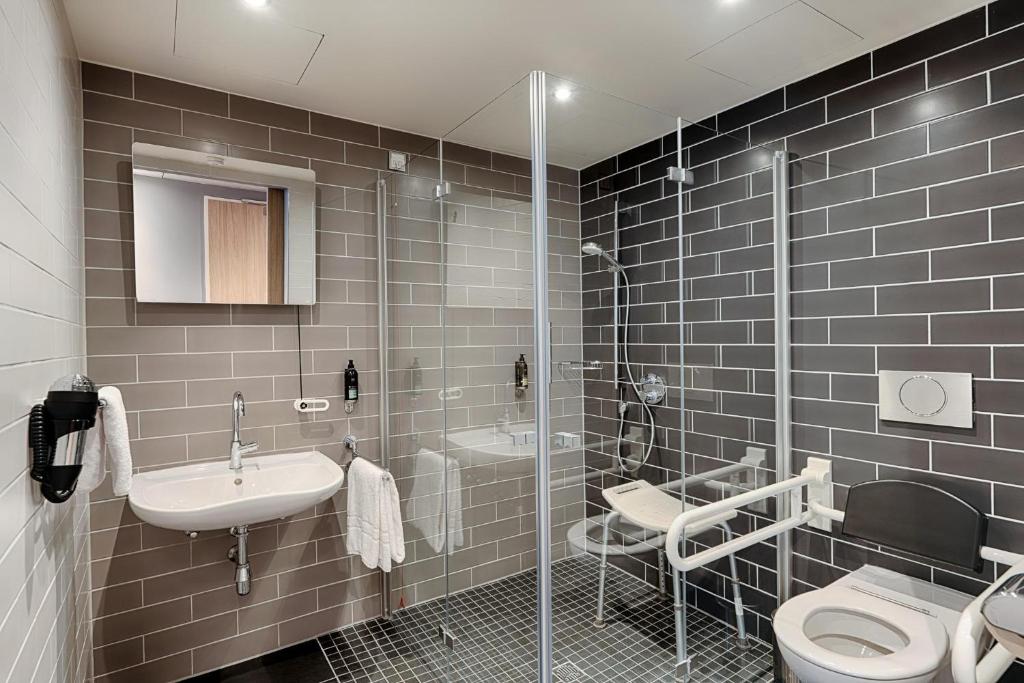 Premier Inn Frankfurt Westend - Resim 24