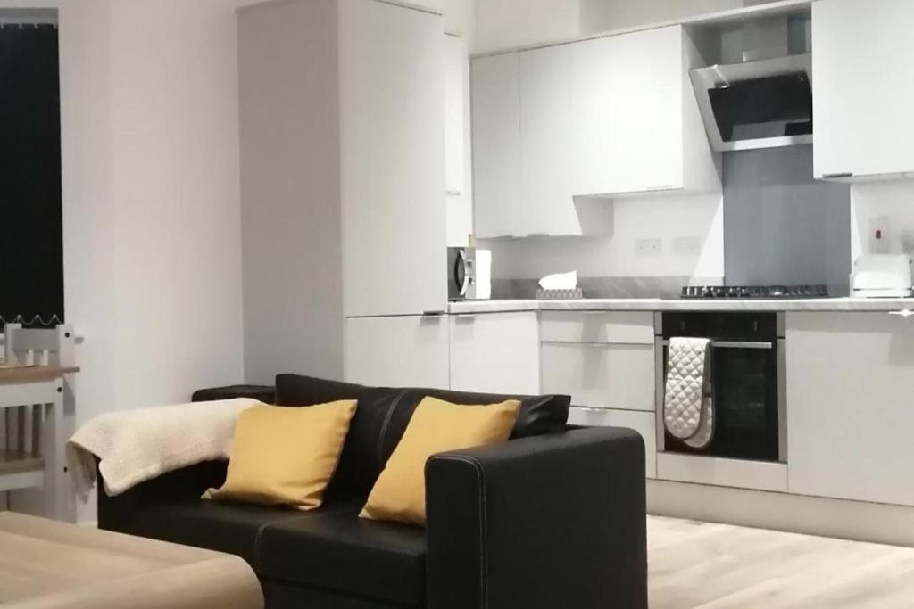 Immaculate 1-Bed Apartment in Hinckley - Housity