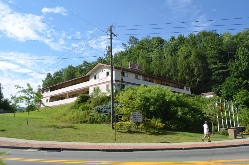 Jardin de l'établissement Budget Inn