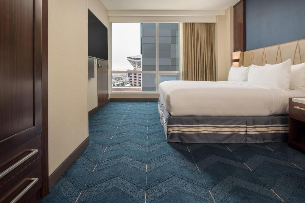 Embassy Suites By Hilton Seattle Downtown Pioneer Square photo
