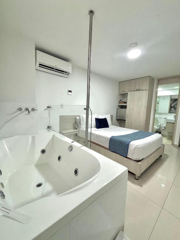 Hotel Laureles Plaza - Suite With Hot Tub