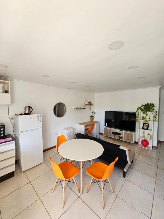a kitchen with a table and chairs in a room at Departamento moderno en el centro de Posadas in Posadas