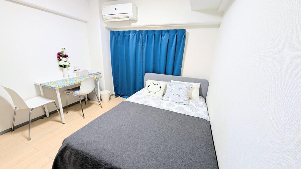 Postel nebo postele na pokoji v ubytování MIYAVI#201 3min walk Narimasu Station, 2 people, double bed, Tokyo's largest Don Quijote