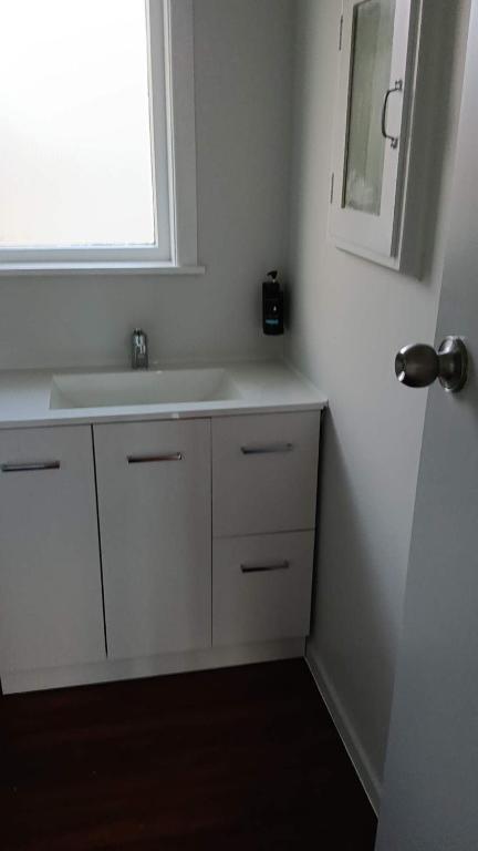 4 double 1 single and 1 Sofa Beds House, 638A Te Ngae Road - Resim 8