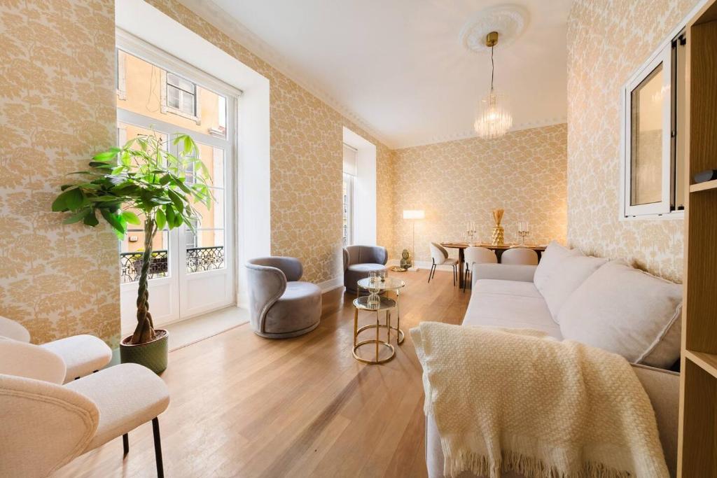 Elegant Lisbon Stay Modern Vintage Charm wAC