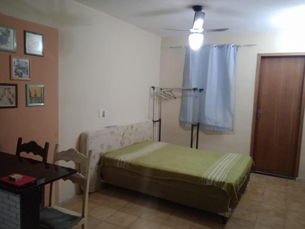 Voodi või voodid majutusasutuse Cozy studio apartment close to the beach and everything! toas