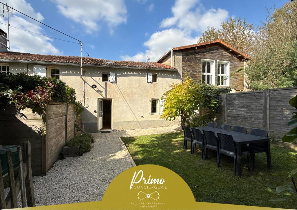 Το κτήριο όπου στεγάζεται  η παραθεριστική κατοικία