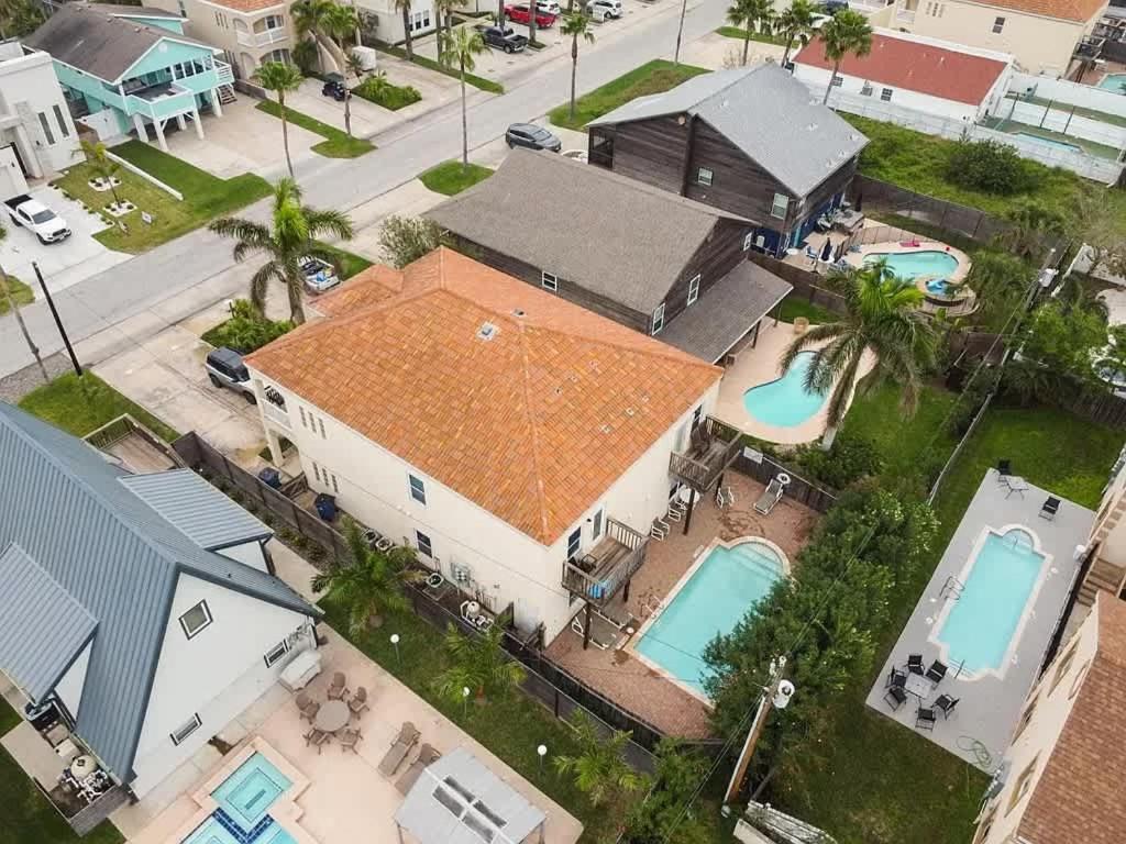 La alberca dentro o cerca de Super near Beach Cozy 4 plex Pool Sleep Many