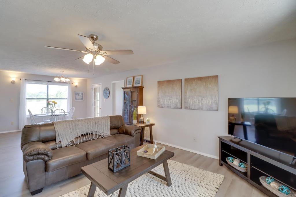 a living room with a couch and a tv at Charming Mountain Home Getaway with Gas Grill! in Mountain Home