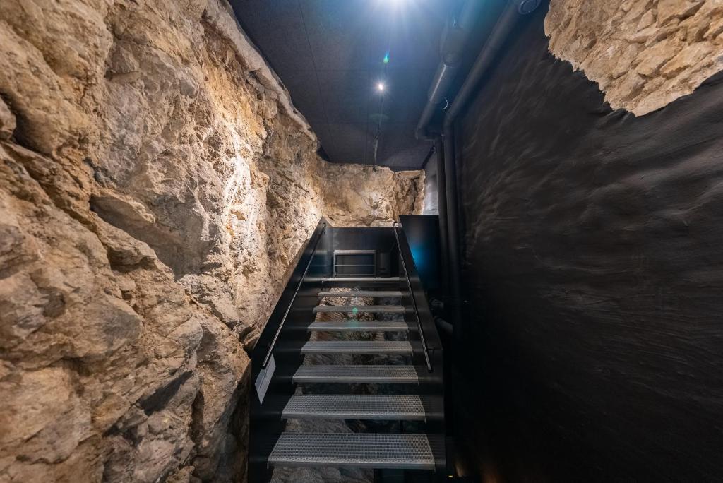 Cave-Salzburg - Resim 1