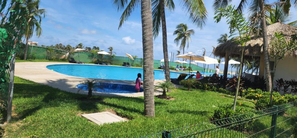 Πισίνα στο ή κοντά στο The Acapulco Apartment with Beach Club